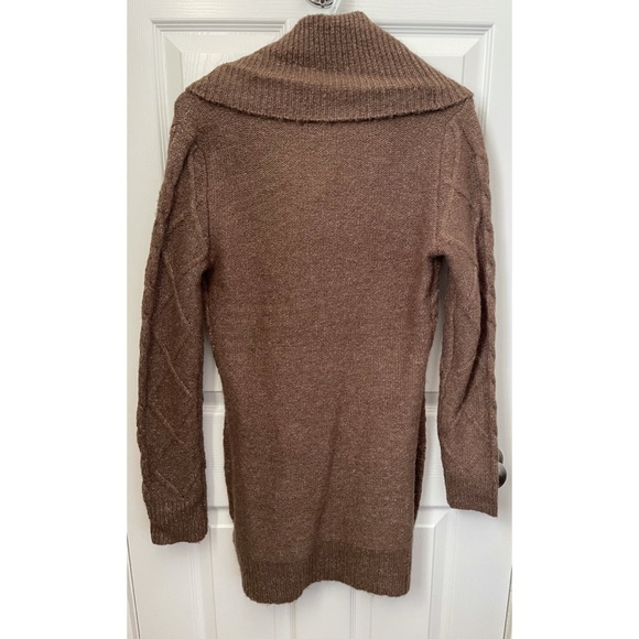 Le Chateau Sweater size small - Picture 2 of 2